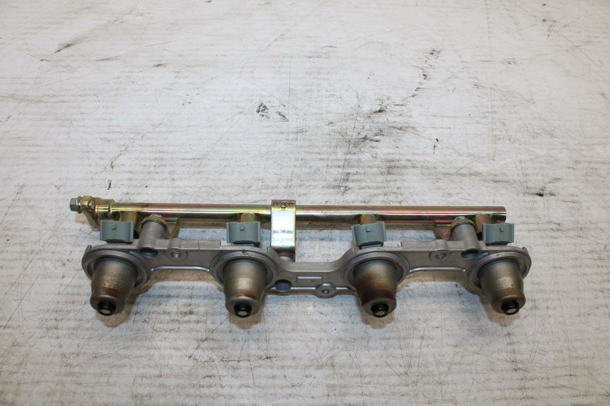05-06 HONDA CBR600RR SECONDARY FUEL INJECTORS TOP AIRBOX GAS RAIL BB307
