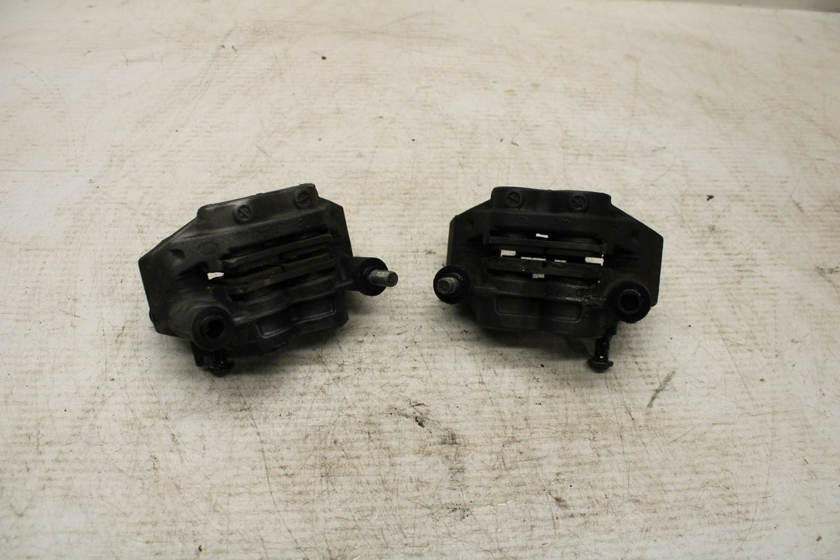 15 YAMAHA FZ09 RIGHT LEFT FRONT BRAKE CALIPER SET PAIR CALIPERS BB367