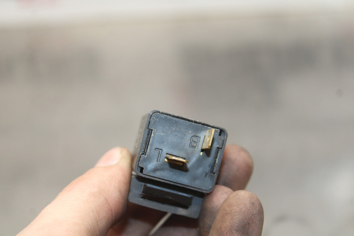 17-24 SUZUKI SV650 TURN SIGNAL BLINKER RELAY FLASHER SWITCH BB829