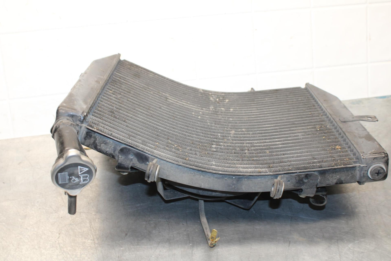 2001 Suzuki GSXR600 ENGINE RADIATOR MOTOR COOLER COOLING RADIATER  BB584
