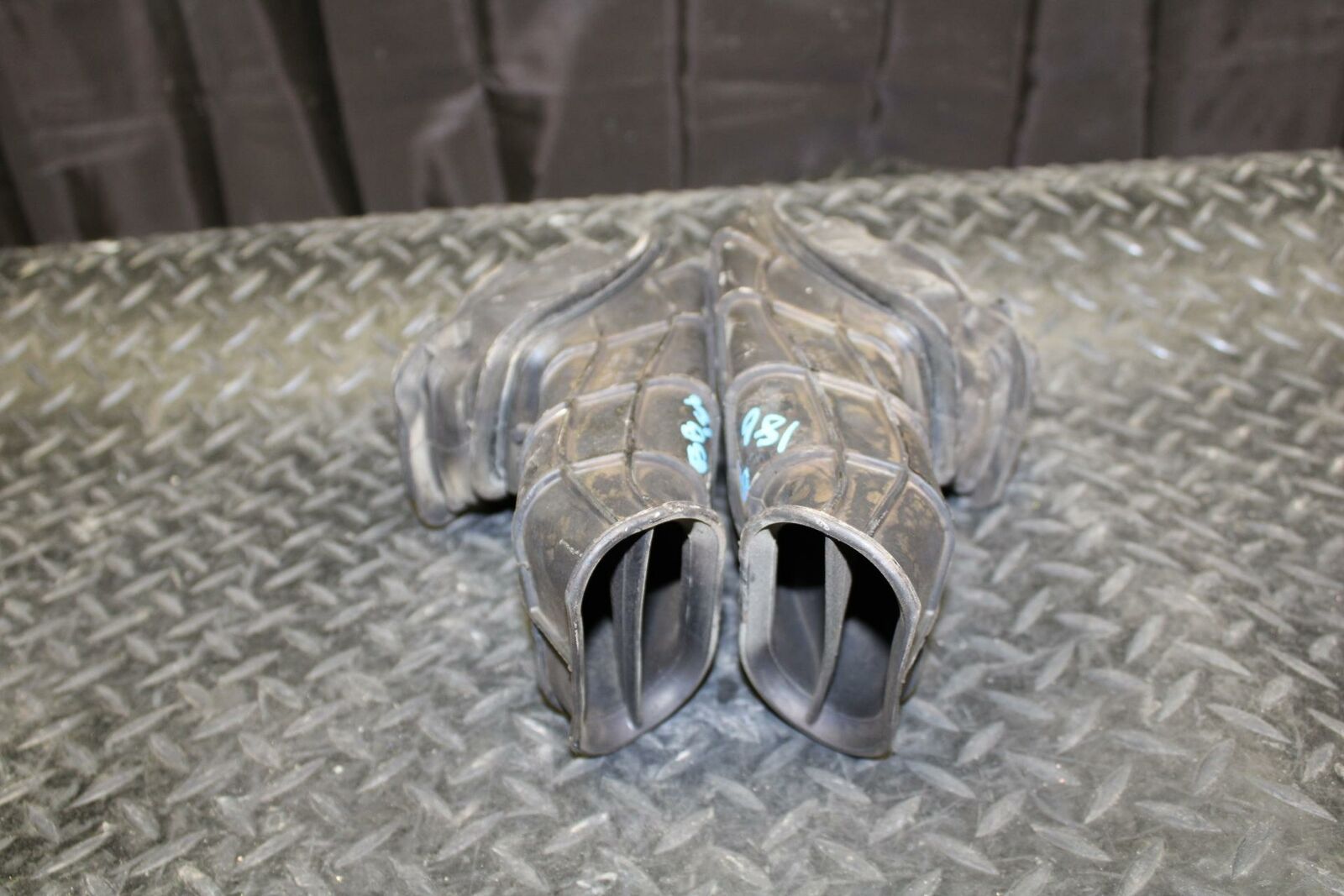 06-07 KAWASAKI NINJA ZX10R RIGHT LEFT AIR INTAKE DUCTS 14073-0093 BB186