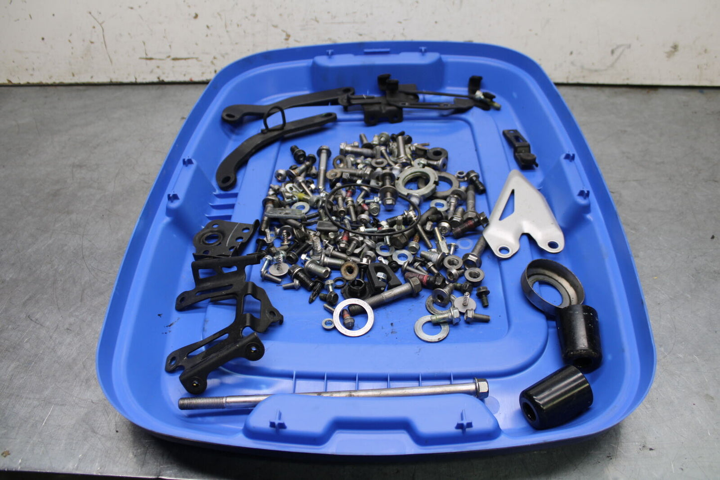 19-22 KAWASAKI Z400 MOUNTING BOLTS HARDWARE MOTOR SCREWS BB738