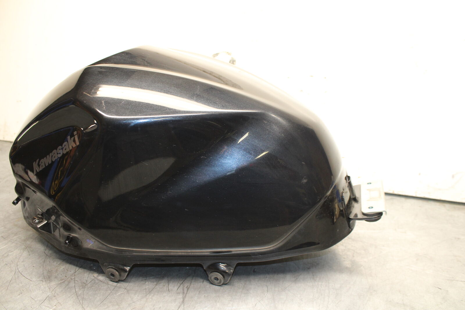 19-22 KAWASAKI Z400 GAS TANK FUEL CELL PETROL RESERVOIR BB738