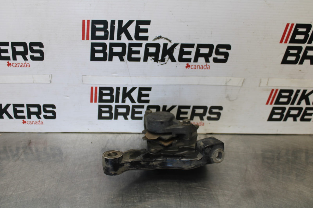 08 YAMAHA V STAR 1100 XVS1100AW CLASSIC REAR BRAKE CALIPER MOUNT BRACKET BB916
