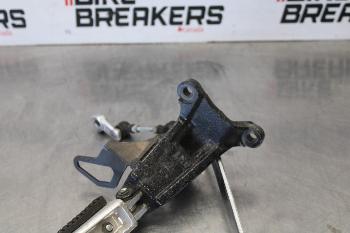 07 SUZUKI BOULEVARD M50 LEFT FRONT FOOT REST PEG STEP SHIFTER BB897