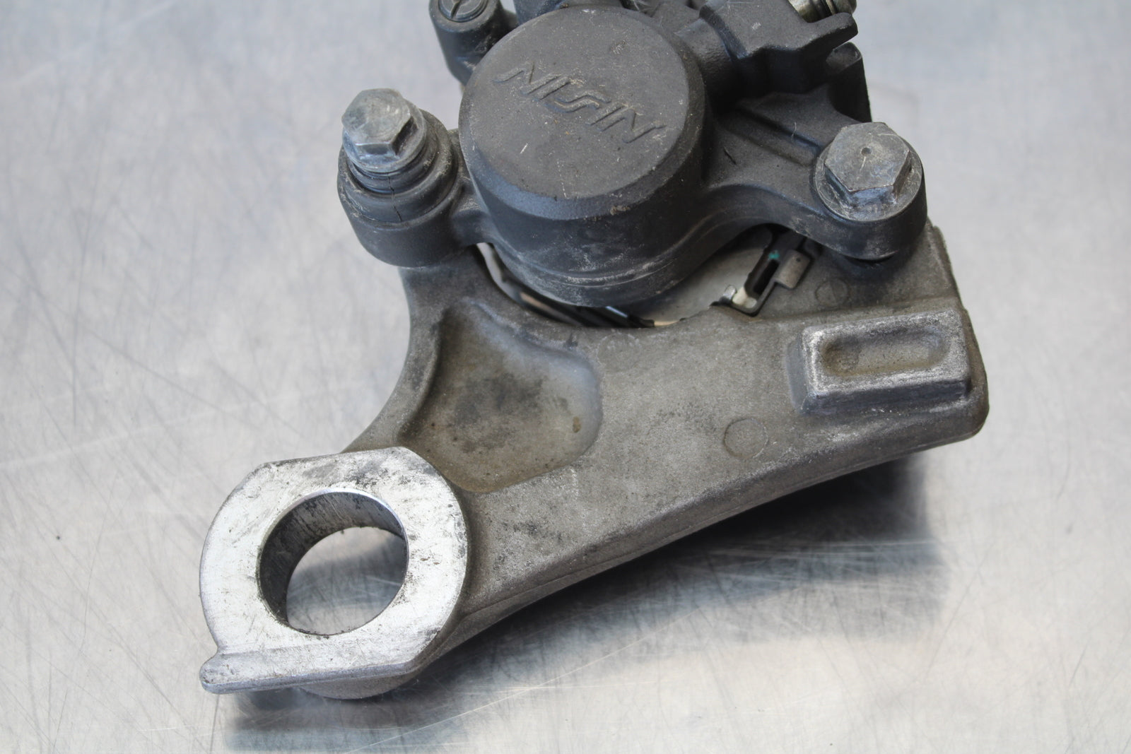 07-08 YAMAHA YZF R1 REAR BACK BRAKE CALIPER W MOUNT BRACKET BB160