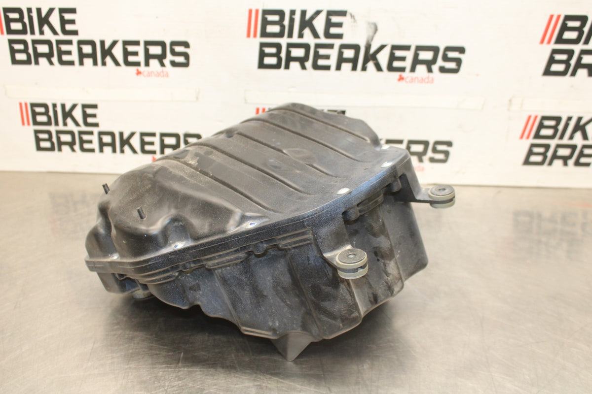 23 KAWASAKI Z900RS AIRBOX AIR INTAKE FILTER BOX BB935