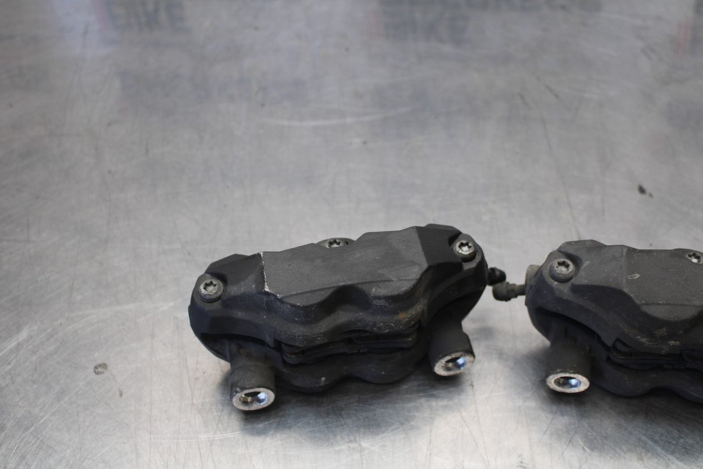 06-07 SUZUKI GSXR 600 RIGHT LEFT FRONT BRAKE CALIPER SET PAIR CALIPERS BB170