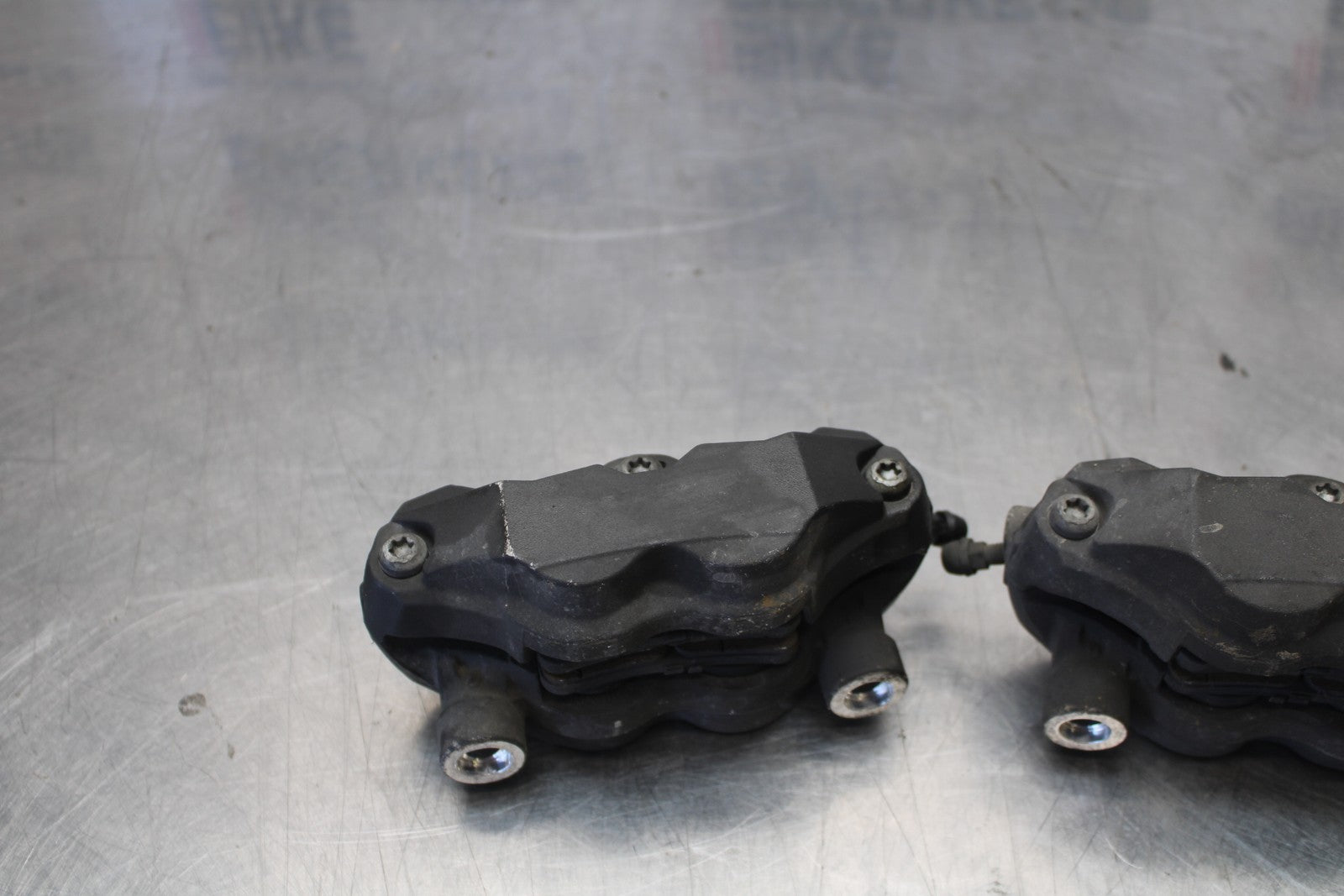 06-07 SUZUKI GSXR 600 RIGHT LEFT FRONT BRAKE CALIPER SET PAIR CALIPERS BB170