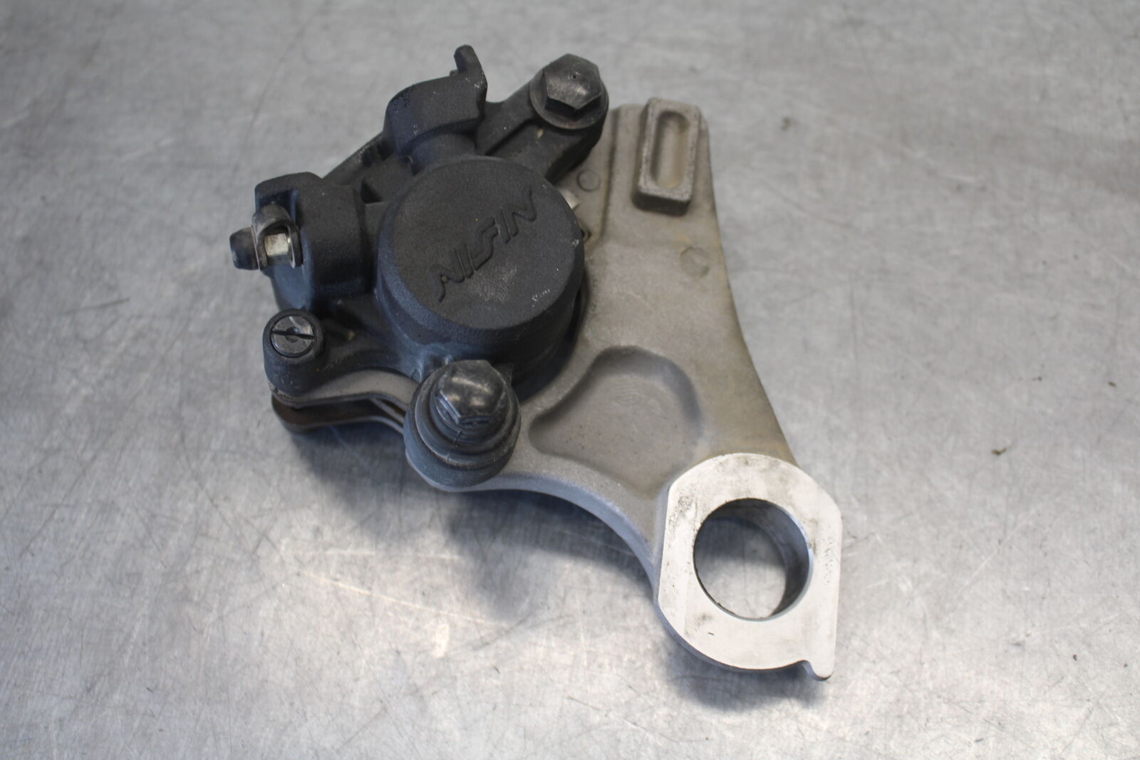 09-14 YAMAHA YZF R1 REAR BACK BRAKE CALIPER W MOUNT BRACKET BB696
