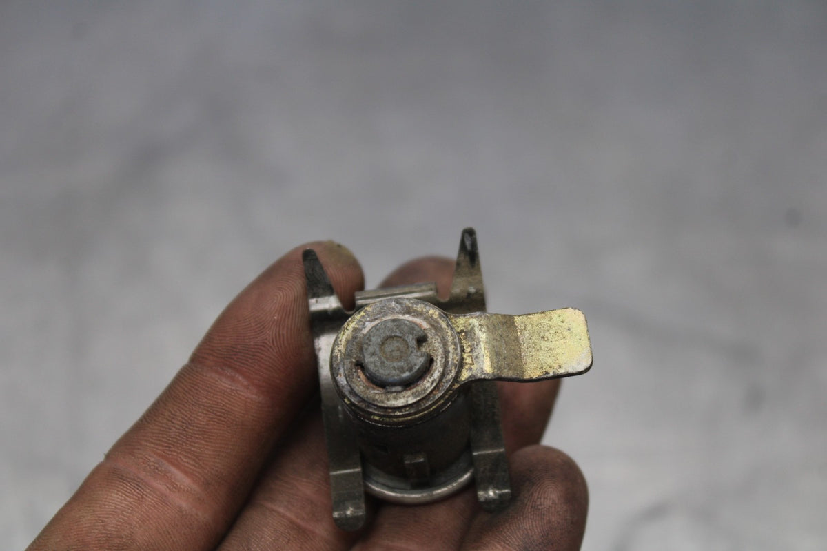 95 HONDA SHADOW 1100 IGNITION LOCK KEY SET W/ GAS CAP AND SIDE LOCK BB885