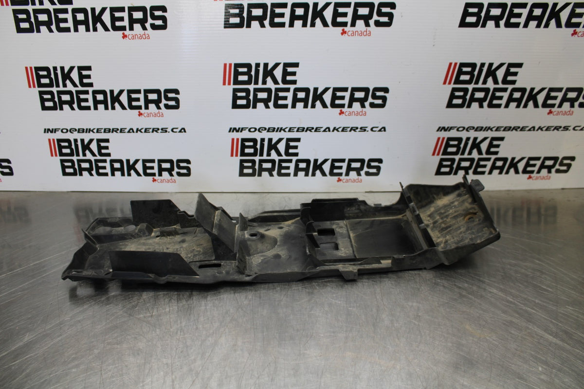 06-07 SUZUKI GSXR 600 REAR BACK TAIL UNDERTAIL BATTERY TRAY PLASTIC BB170