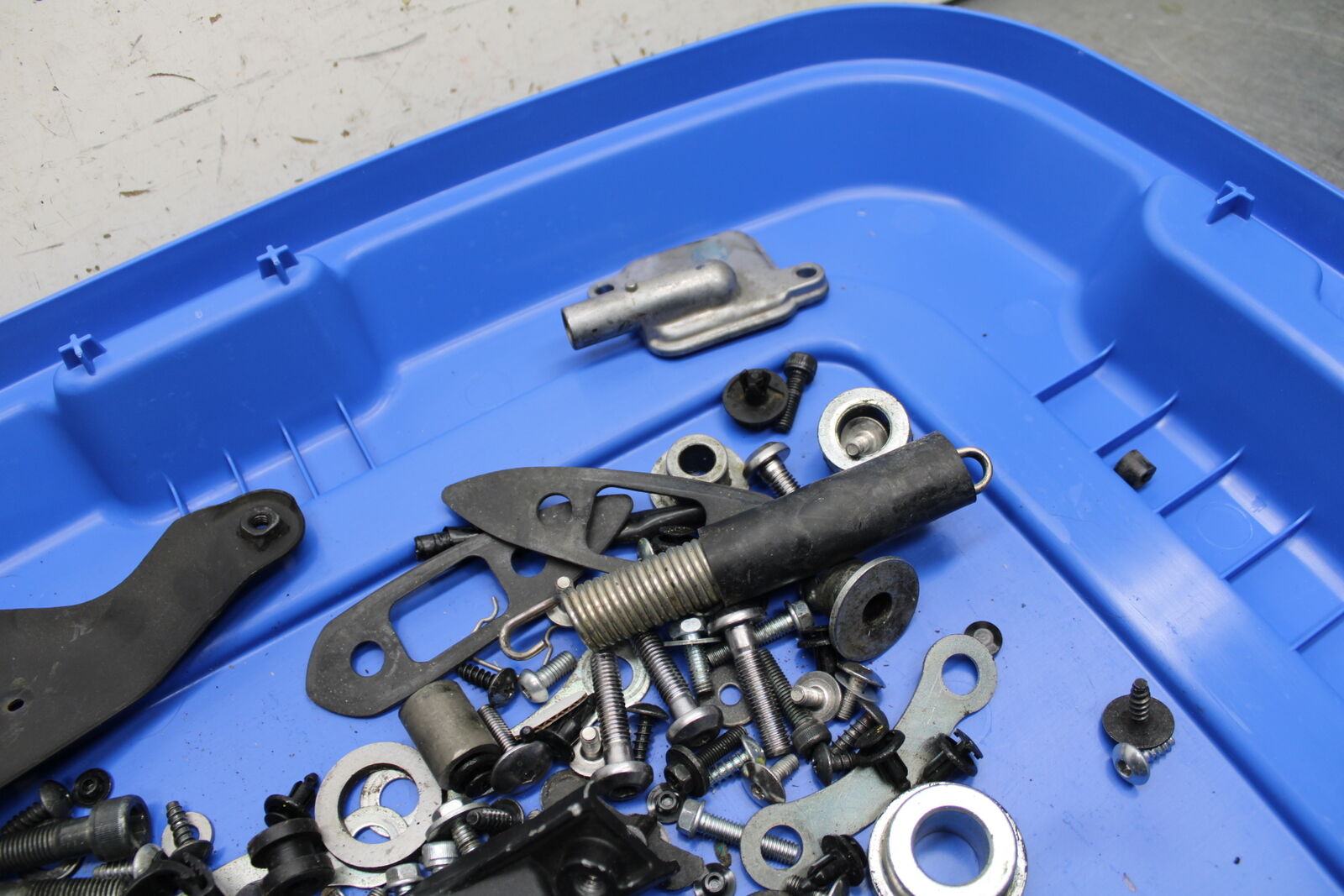 15-17 YAMAHA YZF R3 BOLTS HARDWARE MOTOR SCREWS BB651
