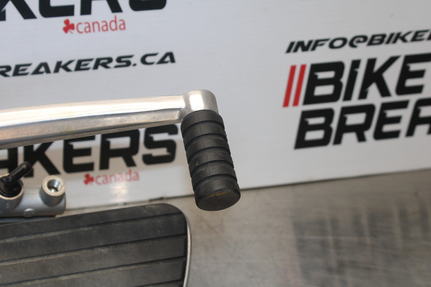 05-06 VICTORY KINGPIN DELUXE RIGHT FRONT FOOT REST PEG STEP BB195