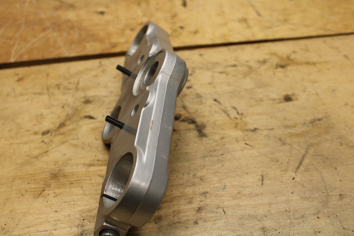 07-12 SUZUKI BANDIT 650S FORKS UPPER TRIPLE TREE CLAMP BB328