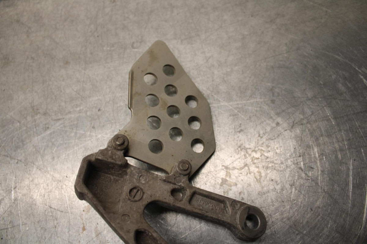 03-04 HONDA CBR600RR LEFT REARSET REAR SET DRIVER FOOT PEG BRACKET MOUNT BB614