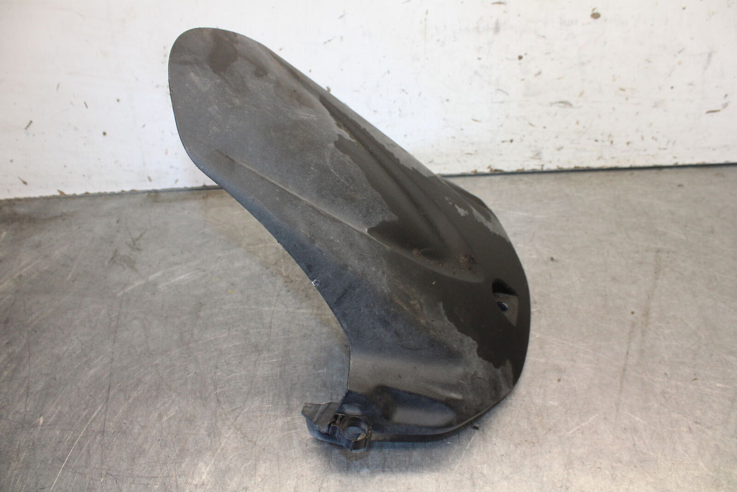11-24 SUZUKI GSXR750 REAR BACK WHEEL TIRE HUGGER FENDER BB687