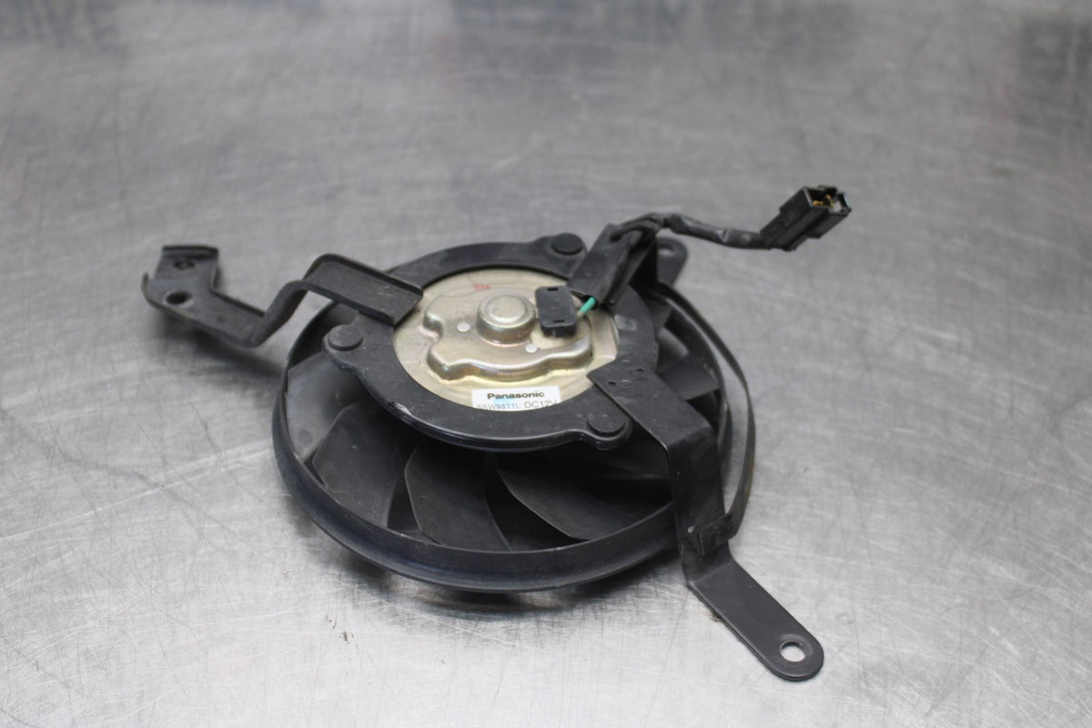 12 TRIUMPH STREET TRIPLE R ENGINE RADIATOR COOLING FAN BB914
