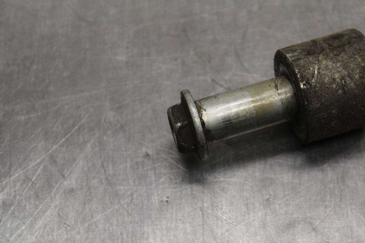 04 SUZUKI INTRUDER 800 REAR AXLE BACK WHEEL RIM PIVOT BOLT AXEL BB758