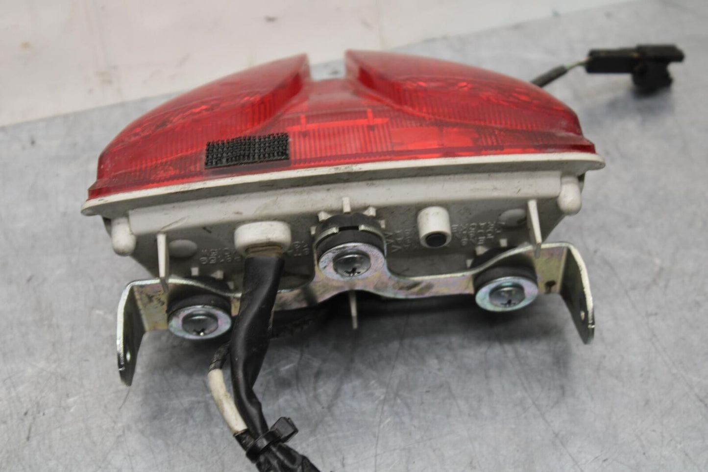 2009 Suzuki GSXR600 REAR TAIL TAILLIGHT BACK BRAKE LIGHT 35710-37H30 BB582