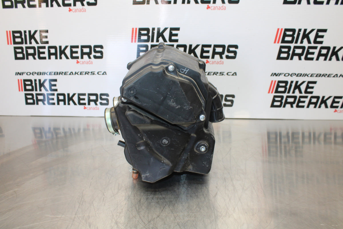 23 YAMAHA YZF R3 AIRBOX AIR INTAKE FILTER BOX BB147
