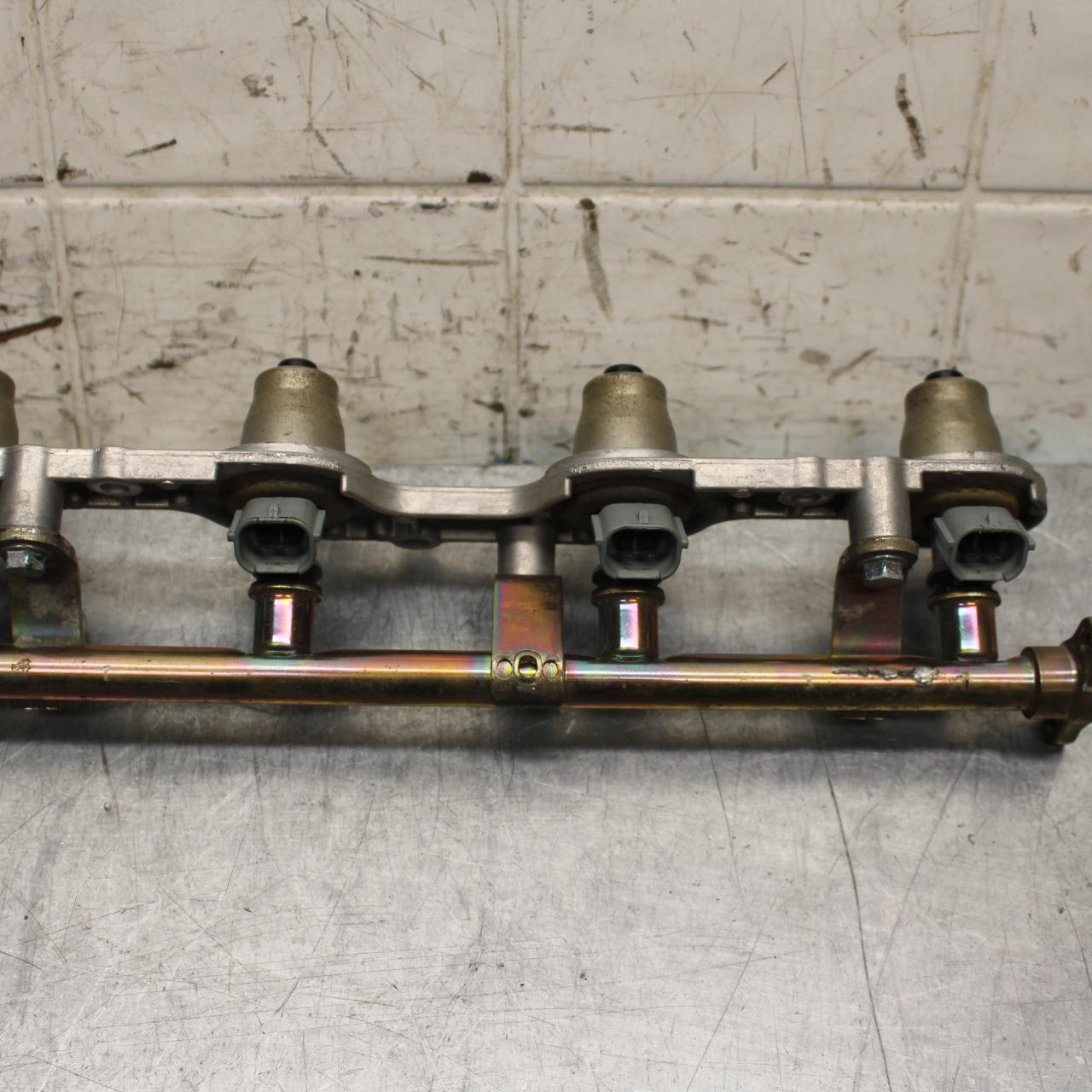 2006 Honda CBR600RR SECONDARY FUEL INJECTORS TOP AIRBOX GAS RAIL BB63