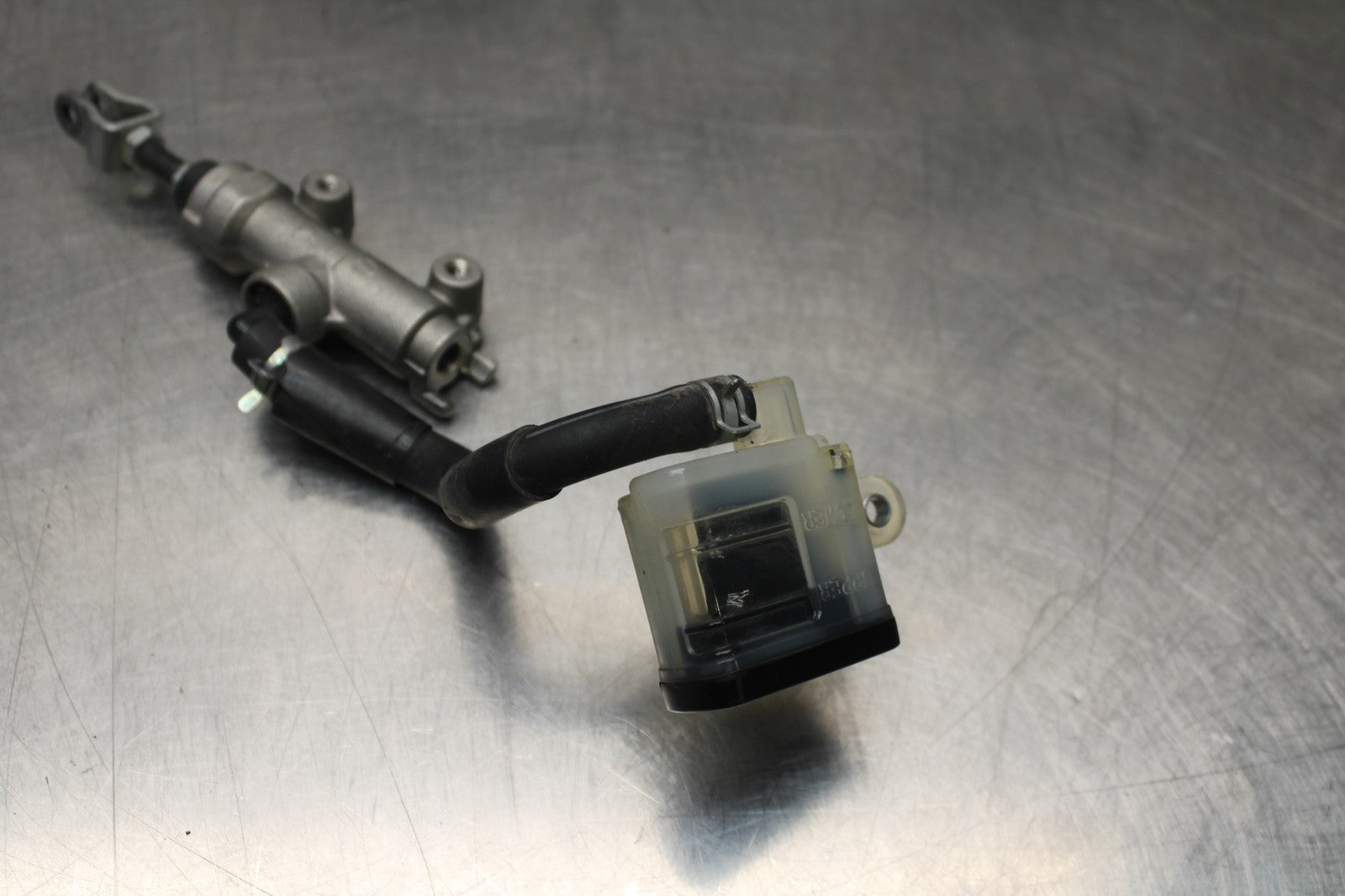 08-10 SUZUKI GSXR 600 REAR BACK BRAKE MASTER CYLINDER W RESERVOIR BB202