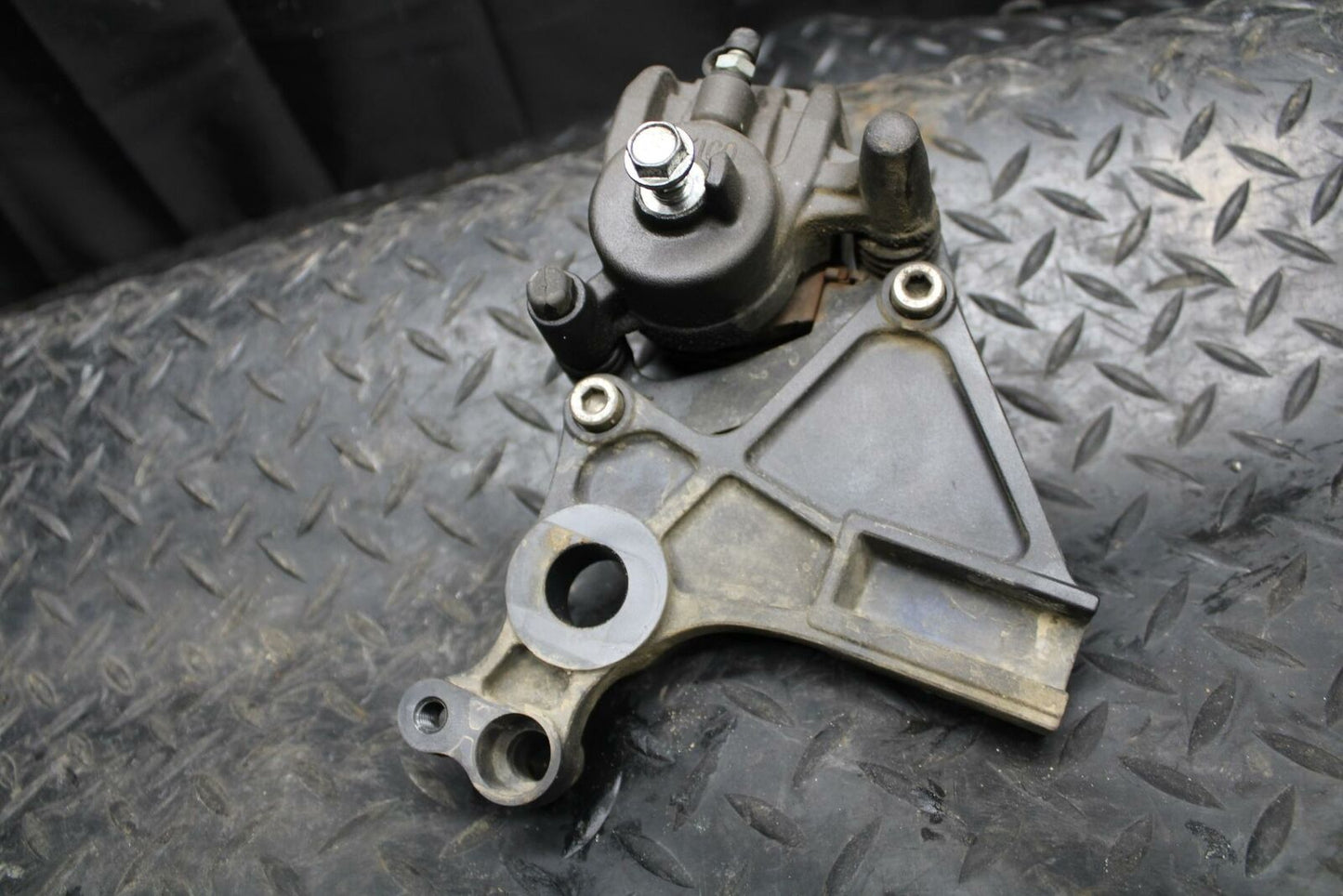 12-17 KAWASAKI NINJA 650 REAR  BRAKE CALIPER W MOUNT BRACKET 43034-0037 BB211