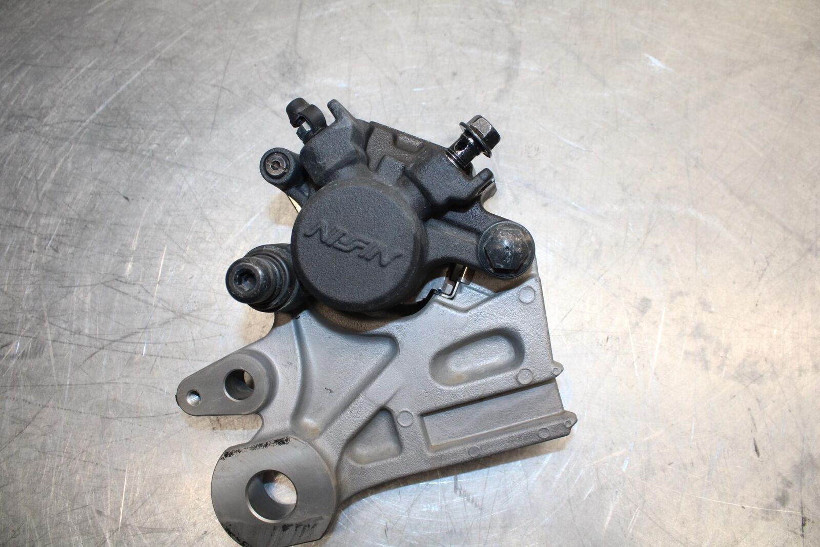 18-20 YAMAHA MT-07  MT-07 ABS REAR BACK BRAKE CALIPER W MOUNT BRACKET  BB454