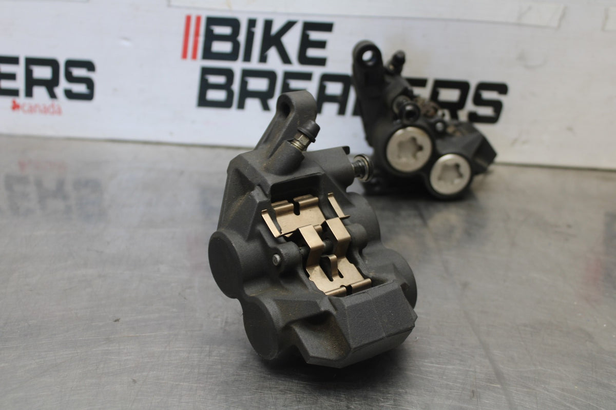 23-24 YAMAHA MT-07 RIGHT LEFT FRONT BRAKE CALIPER SET PAIR CALIPERS BB927
