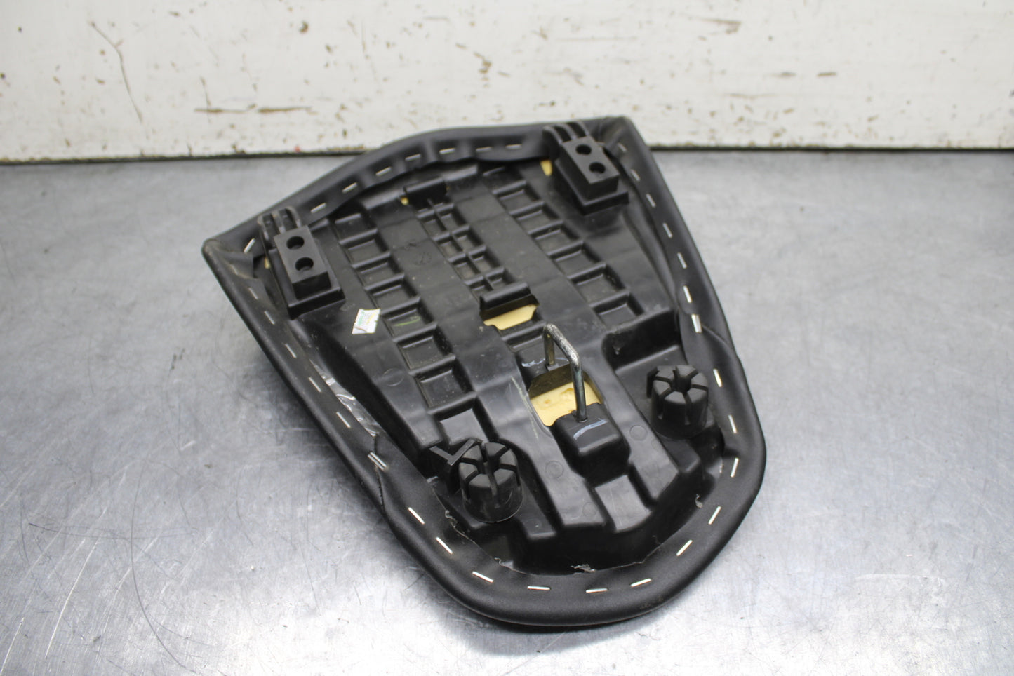 15-16 HONDA CB300F REAR BACK PASSENGER TANDEM SEAT PAD SADDLE PILLION BB740