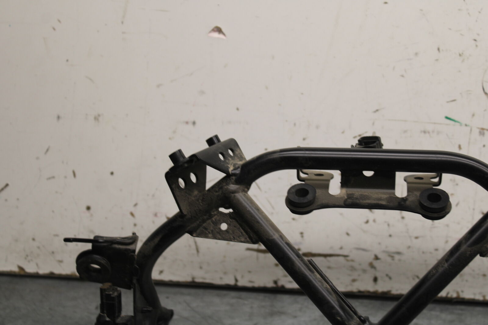 18-24 KAWASAKI NINJA 650 UPPER FAIRING MIRROR GAUGES STAY BRACKET BB725