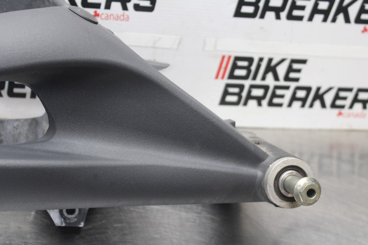 12 TRIUMPH STREET TRIPLE R REAR SWINGARM BACK SUSPENSION SWING ARM BB914