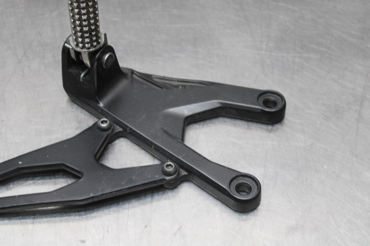 18 YAMAHA YZF R1  LEFT REARSET REAR SET DRIVER FOOT PEG REST STOP BB838