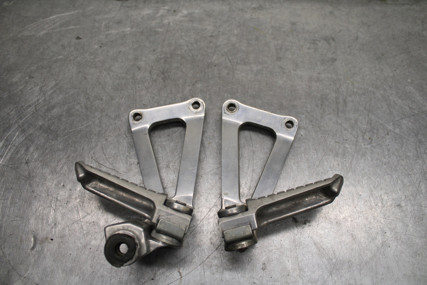 93-94 KAWASAKI NINJA ZX7R REAR BACK PASSENGER PEG SET PAIR BB122