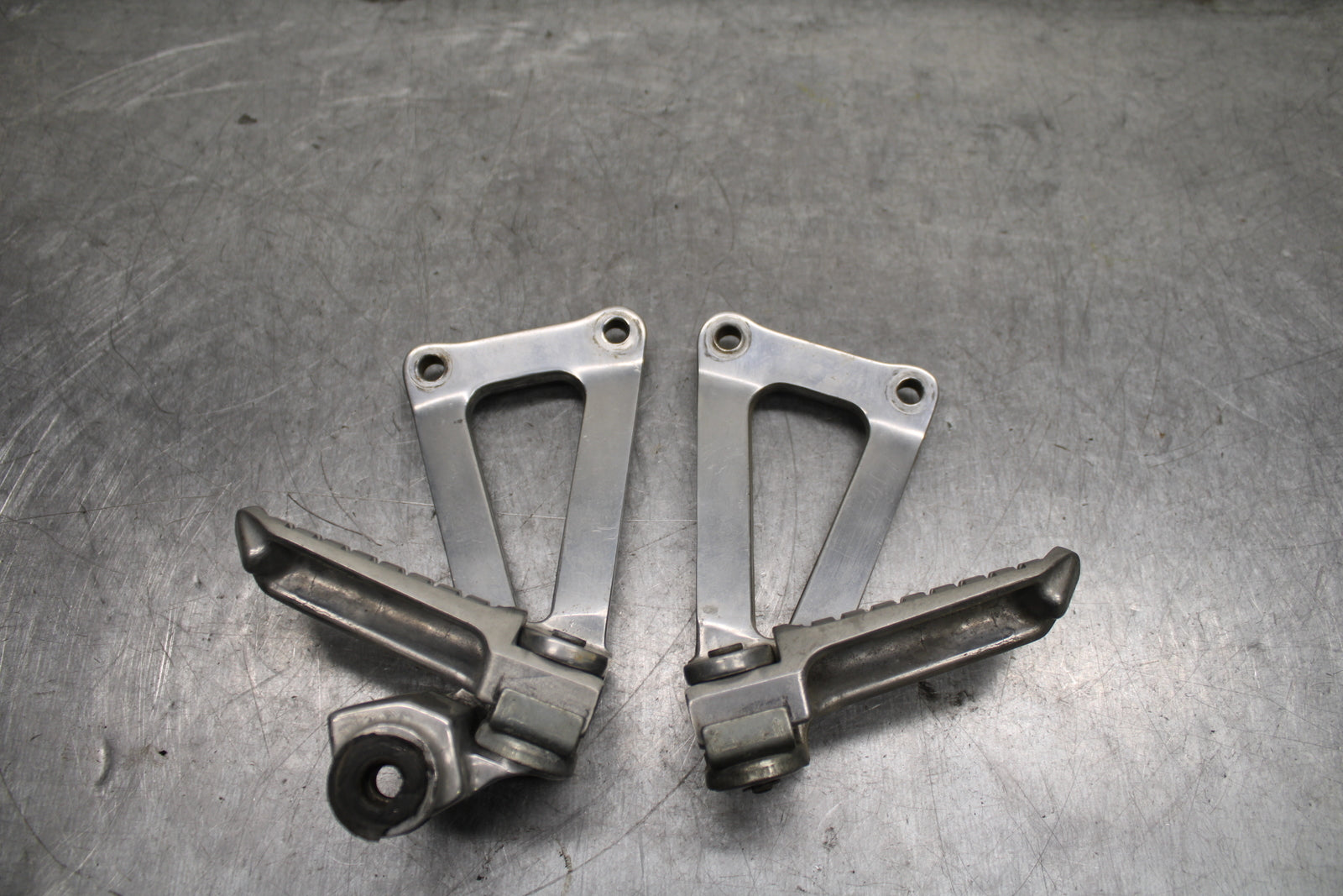 93-94 KAWASAKI NINJA ZX7R REAR BACK PASSENGER PEG SET PAIR BB122