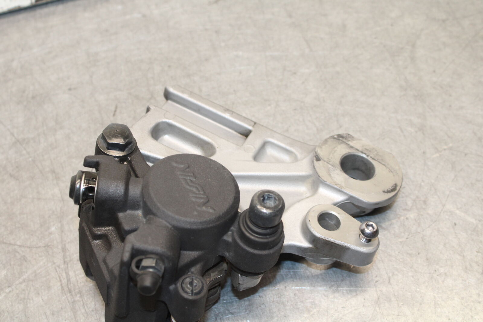 16-21 YAMAHA XSR900 REAR BACK BRAKE CALIPER W MOUNT BRACKET BB664