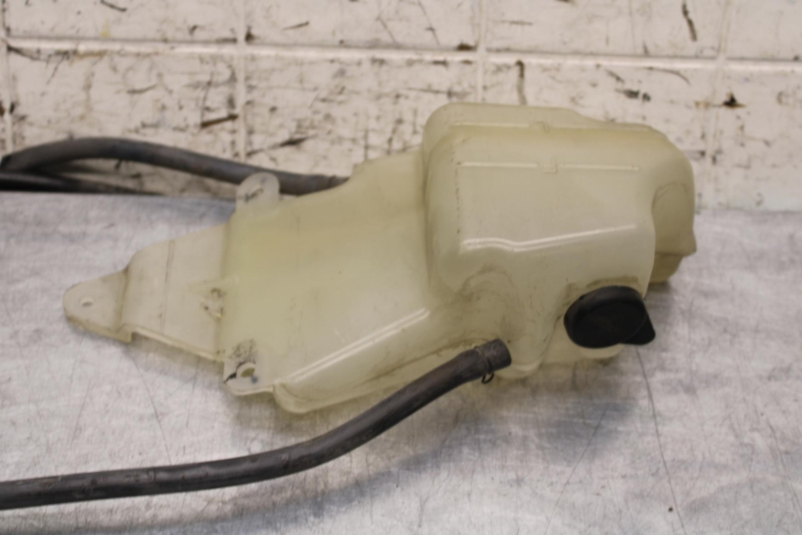 2005 Kawasaki Vulcan 1600 VN1600A COOLANT WATER TANK RESERVOIR BOTTLE BB574