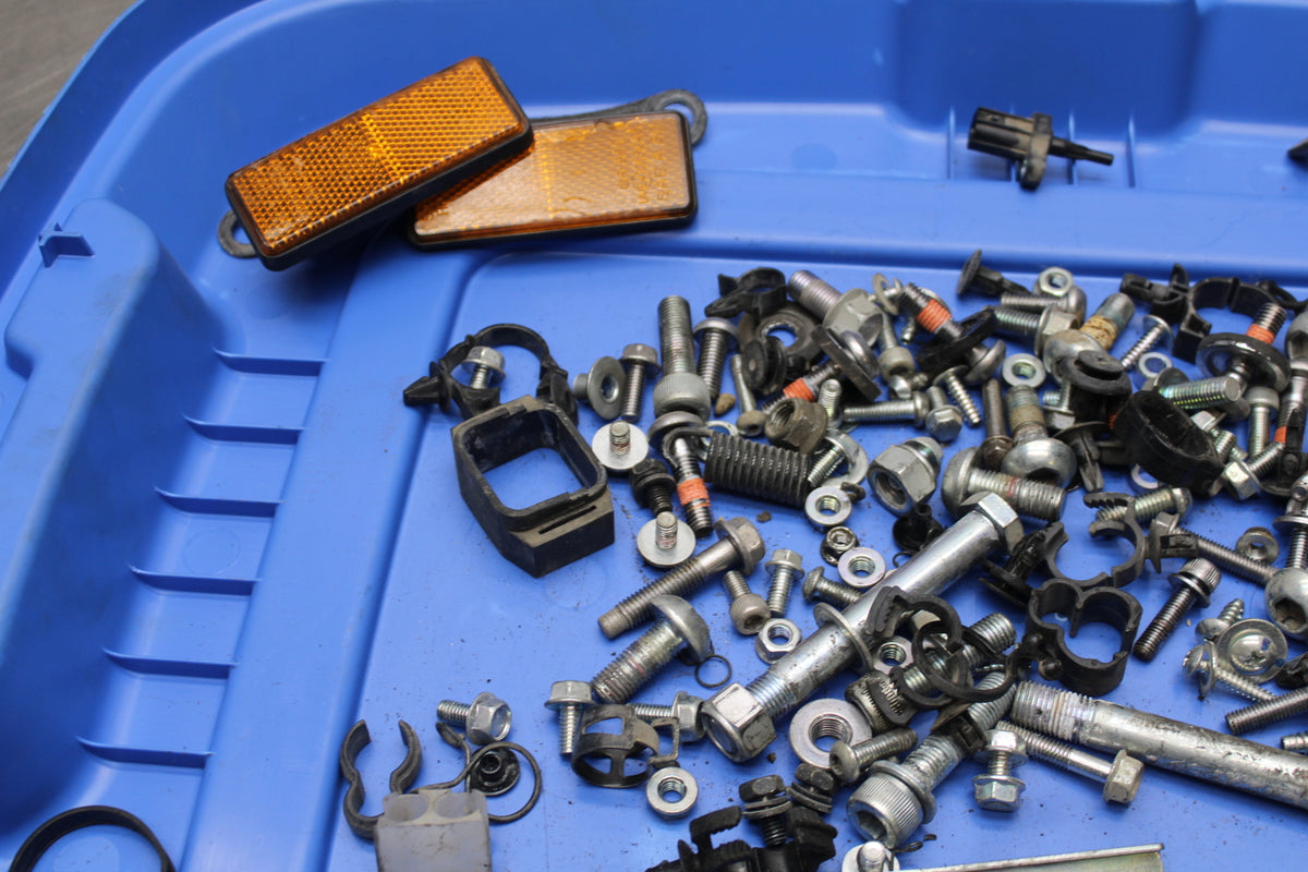 09-15 YAMAHA FZ6R ENGINE MOUNTING BOLTS HARDWARE MOTOR SCREWS BB161