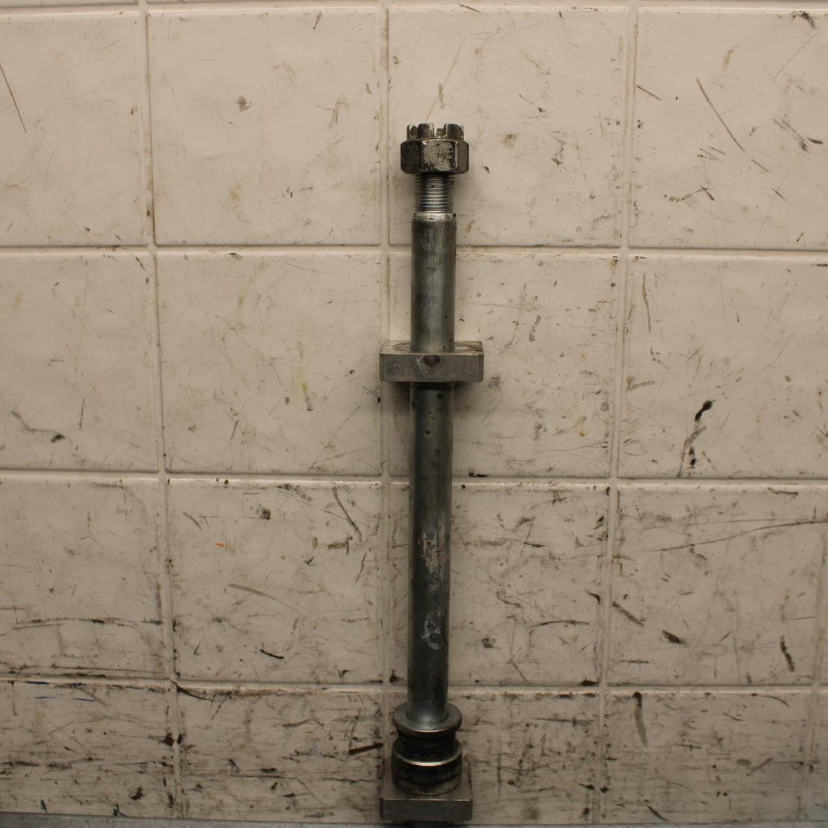 2014 Kawasaki Ninja 650 EX650E REAR AXLE BACK WHEEL RIM PIVOT BOLT AXEL BB569