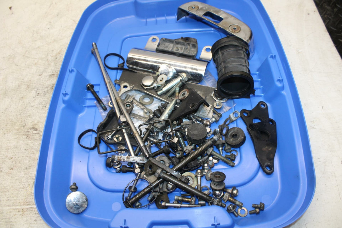 06-07 SUZUKI BOULEVARD S40 ENGINE LEFTOVER BOLTS HARDWARE MOTOR SCREWS BB375