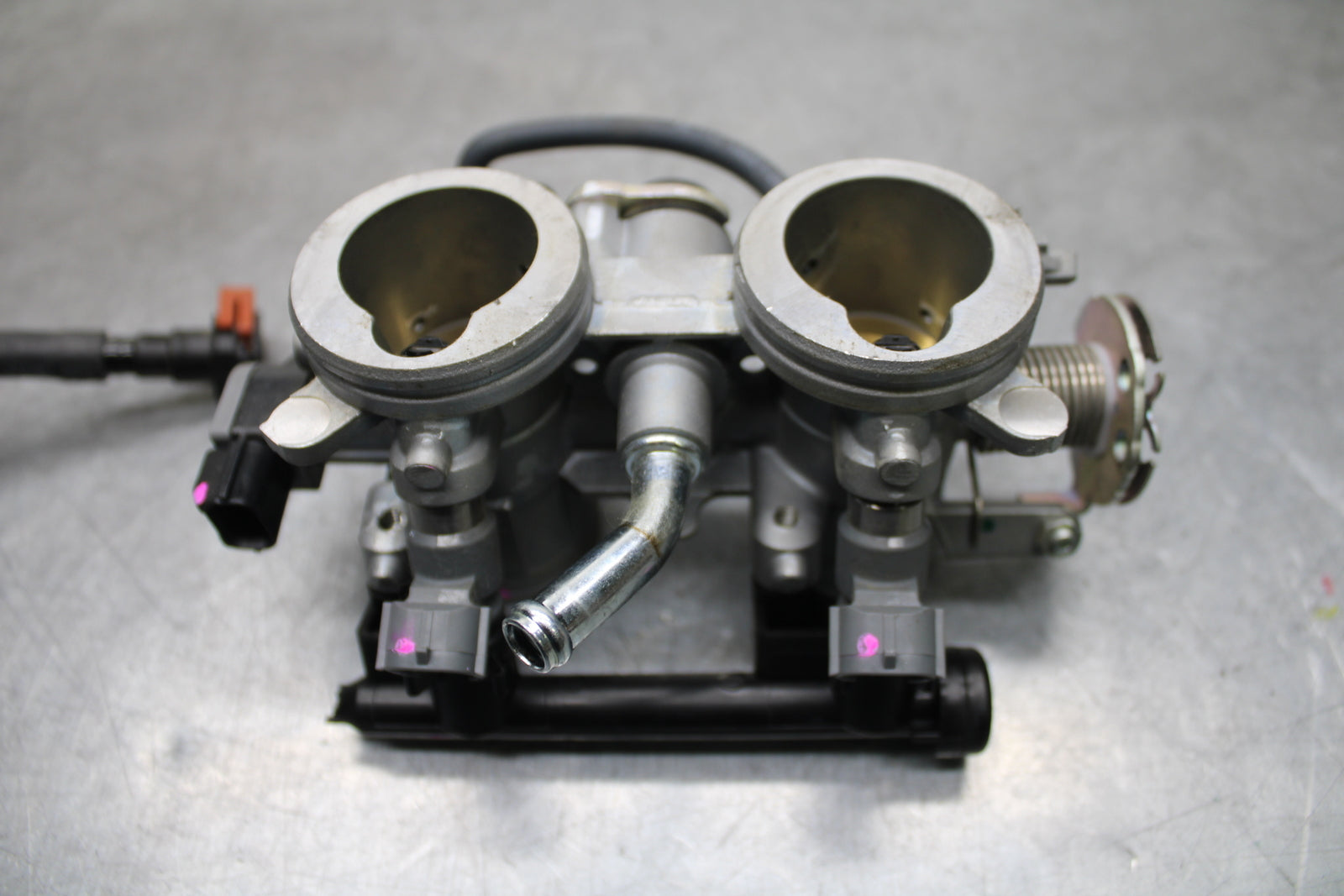 24 KAWASAKI NINJA 500 ABS MAIN FUEL INJECTORS / THROTTLE BODIES BB730