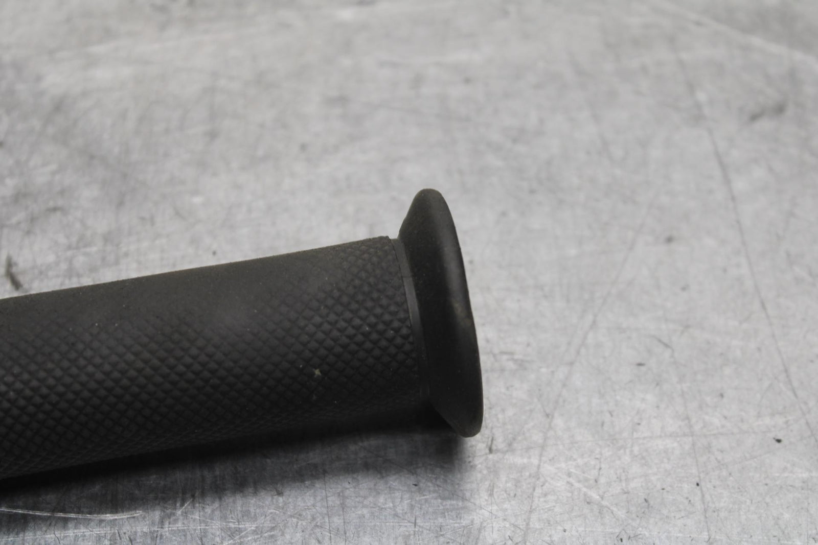 16-18 KTM 690 DUKE LEFT CLIPON HANDLEBAR GRIP BB631
