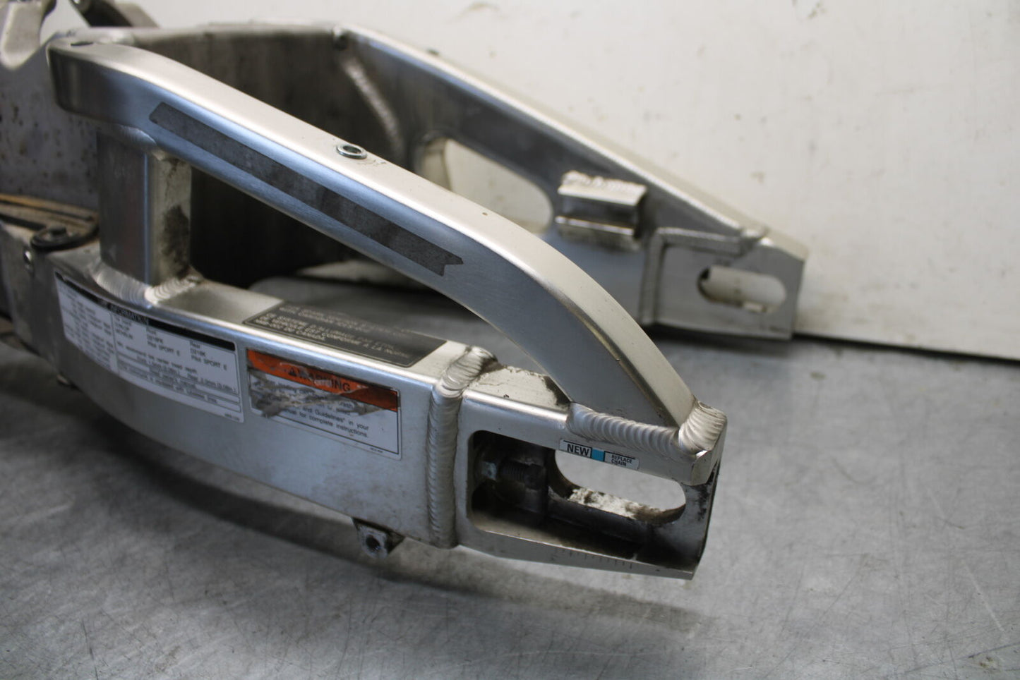 05-06 HONDA CBR600RR REAR SWINGARM SWING ARM 52200-MEE-D00  BB655
