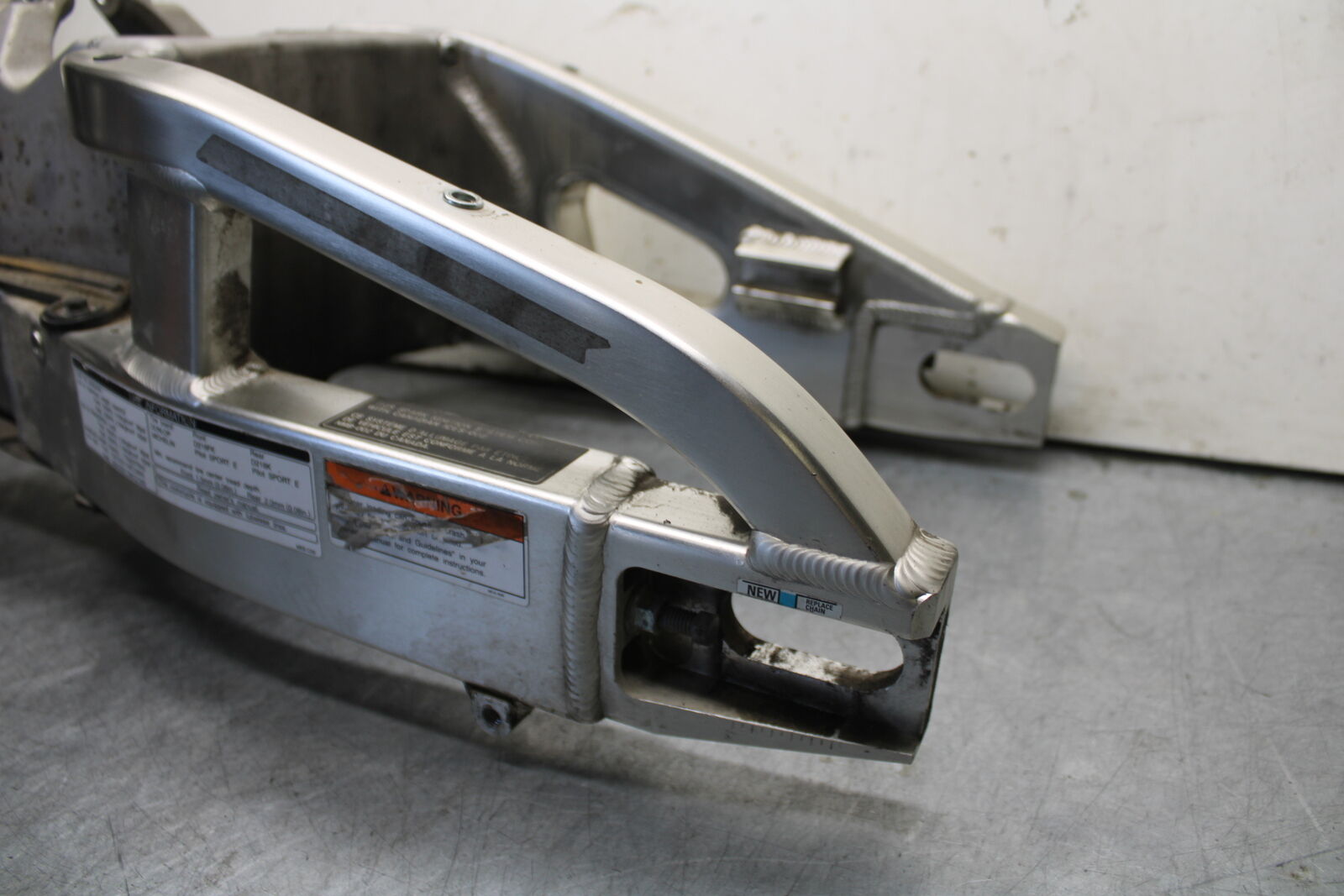 05-06 HONDA CBR600RR REAR SWINGARM SWING ARM 52200-MEE-D00  BB655