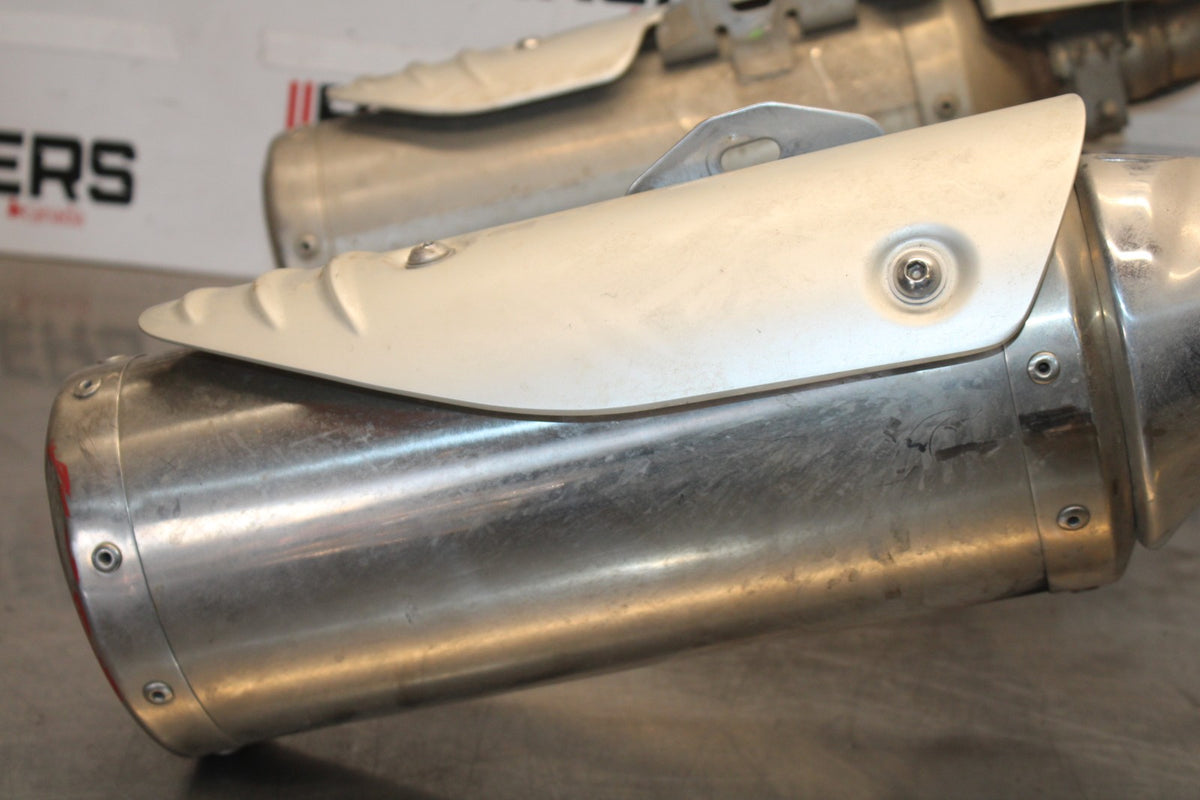 05-08 TRIUMPH SPEED TRIPLE 1050 EXHAUST PIPE MUFFLER SLIP ON SILENCER SET BB933