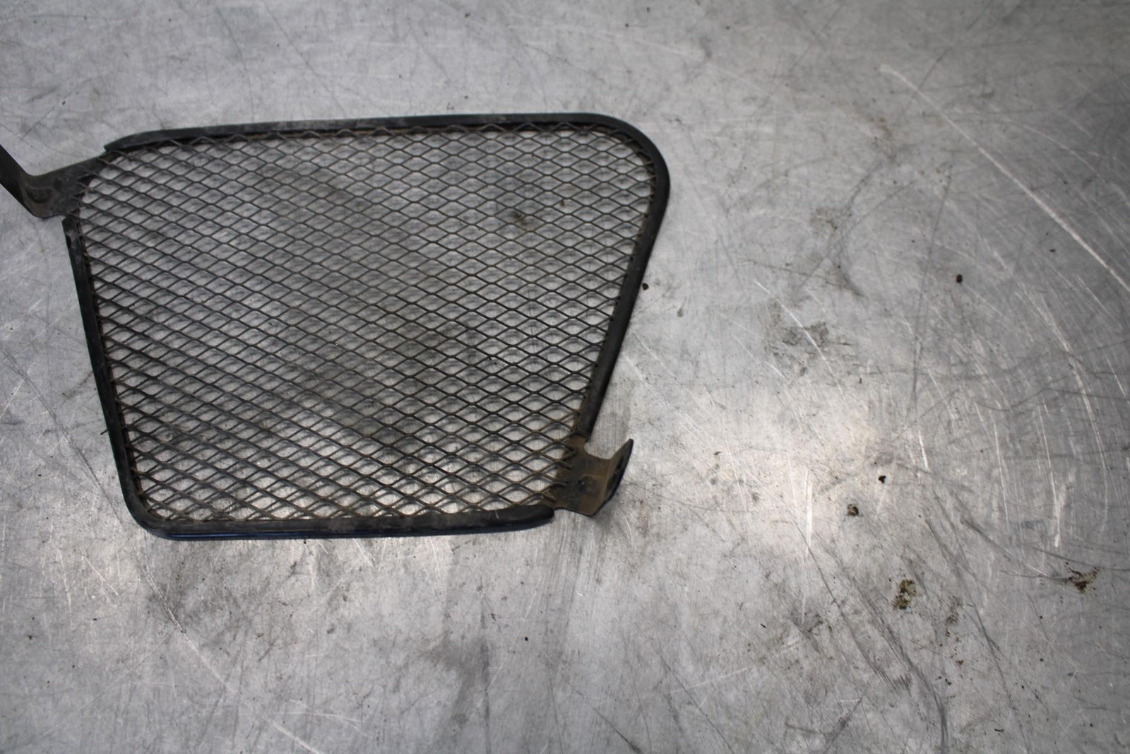 09-16 SUZUKI GSXR1000 OIL COOLER GRILL GUARD 16650-47H10 bb439
