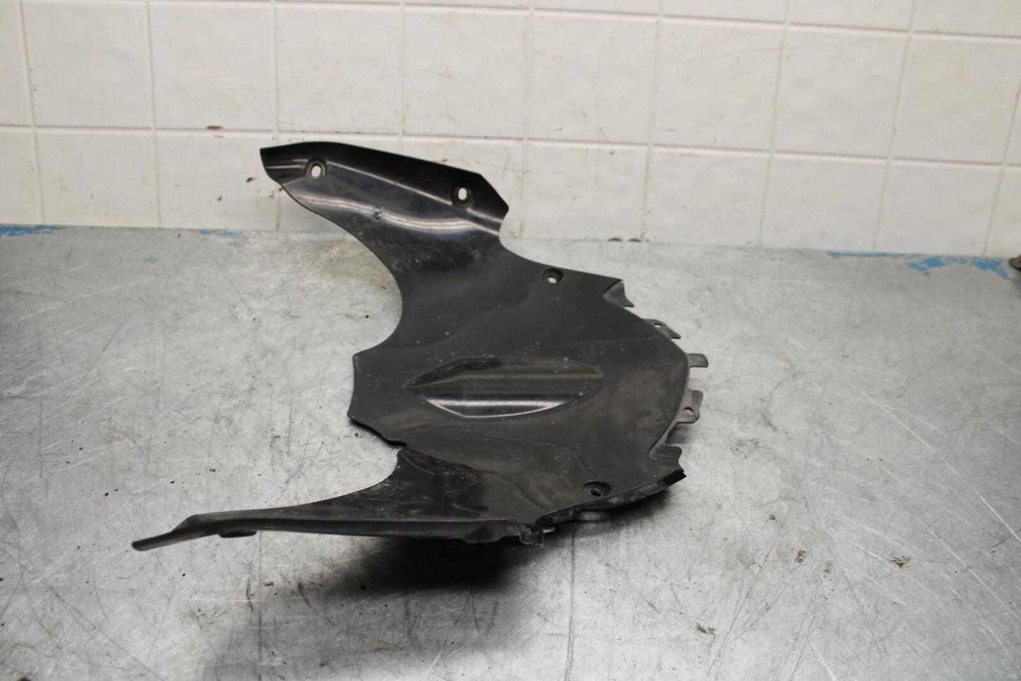 09-16 SUZUKI GSXR1000 LOWER FRONT UPPER INNER HEADLIGHT COWL FAIRING BB439