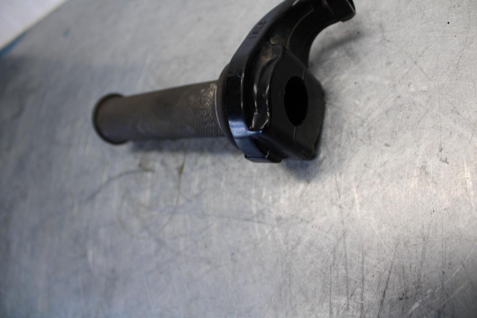 07-08 YAMAHA YZF R1 THROTTLE CABLE LINE HOUSING GUIDE BB439