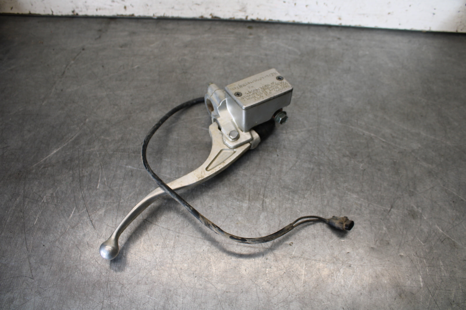 01-05 YAMAHA RAPTOR 660R FRONT BRAKE MASTER CYLINDER 5LP-2583T-03-00 BB695